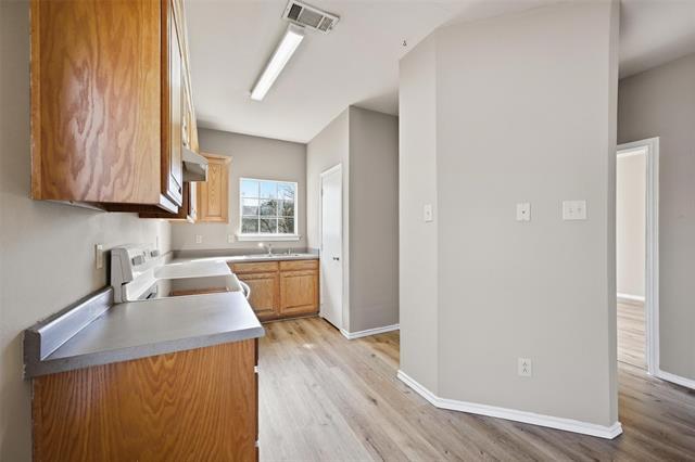 Building Photo - 5961 Robinwood Ln