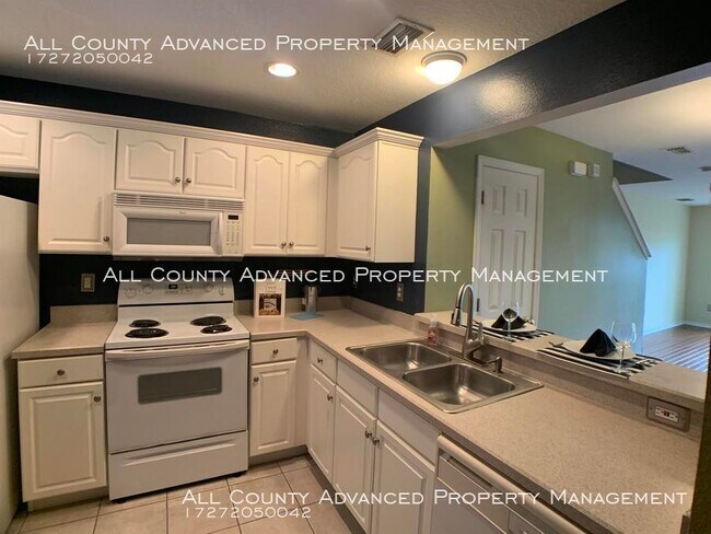 Building Photo - Waterford townhome for rent many amenities