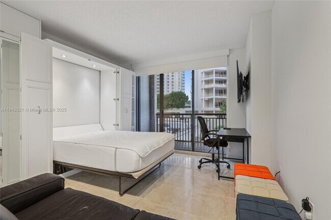 Building Photo - 540 Brickell Key Dr