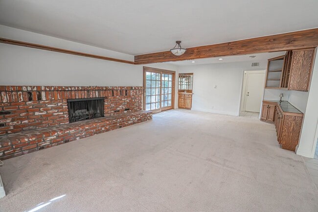 Building Photo - Old Orchard 1 - 4 Bedroom Home in Valencia!