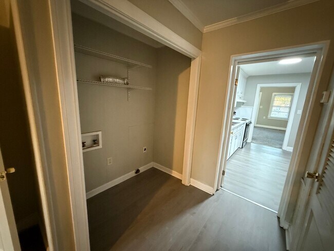 Building Photo - 208 Anderson St