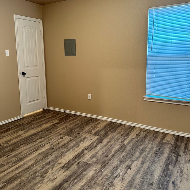 Building Photo - 1101 Preston Trails