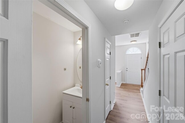 Building Photo - 4957 Sunburst Ln