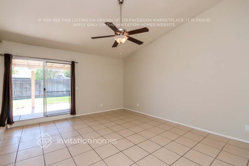 Building Photo - 3943 W Windrose Dr