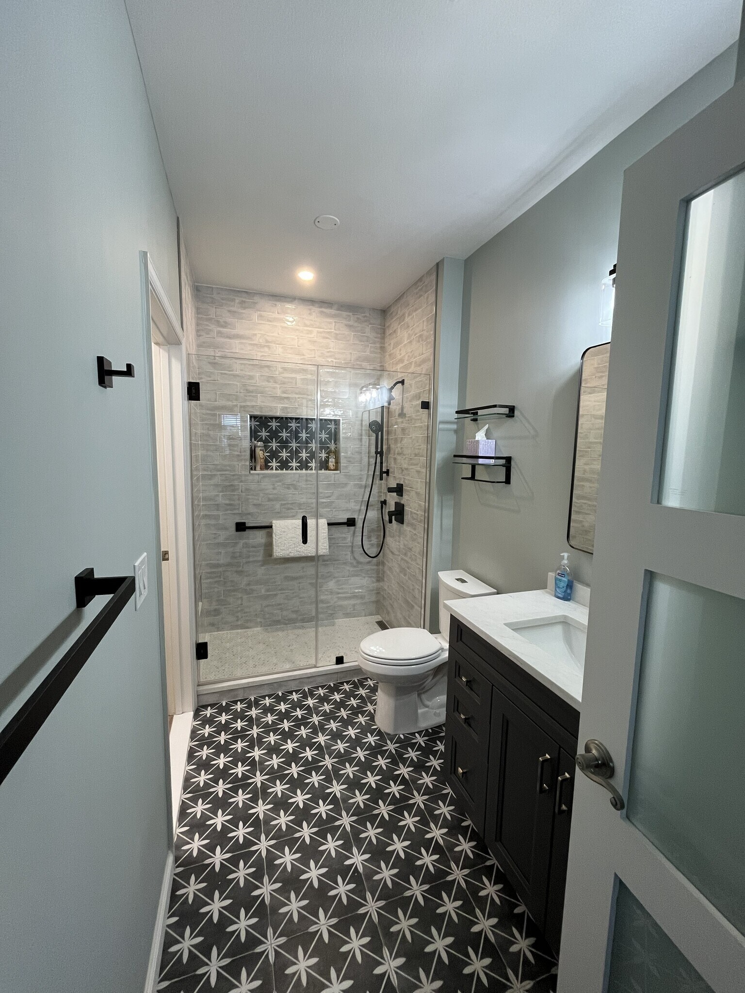 Building Photo - 27 Booth St