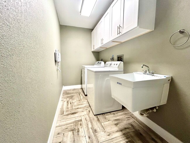 Building Photo - You will LOVE the beauty of this newly remodeled 3/2/2 pool home!