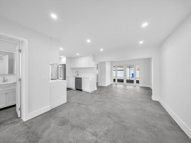 Building Photo - 1721 N 16th Ct