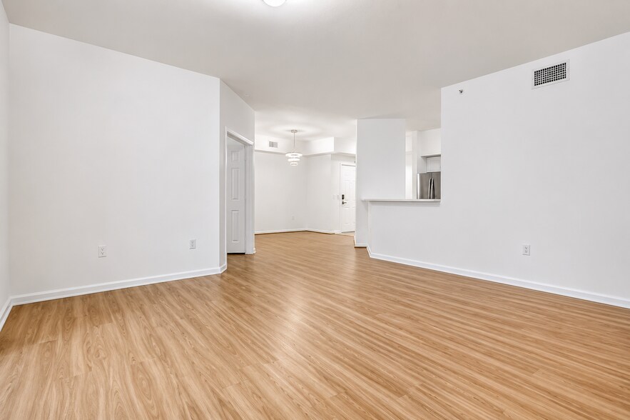 Building Photo - 340 Crestwood Cir