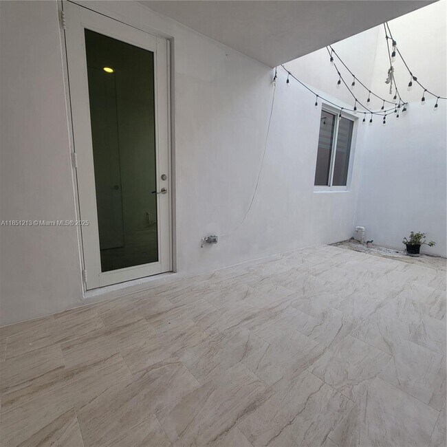 Building Photo - 10275 NW 66th St