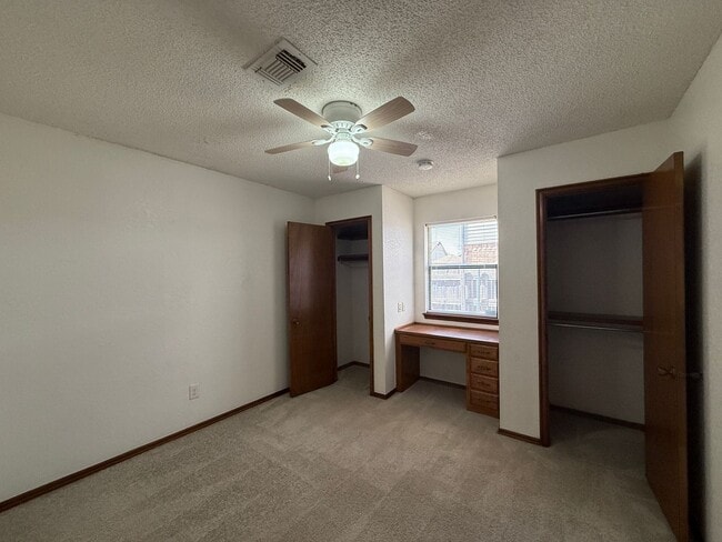 Building Photo - Welcome to this charming 3 bedroom, 2 bath...