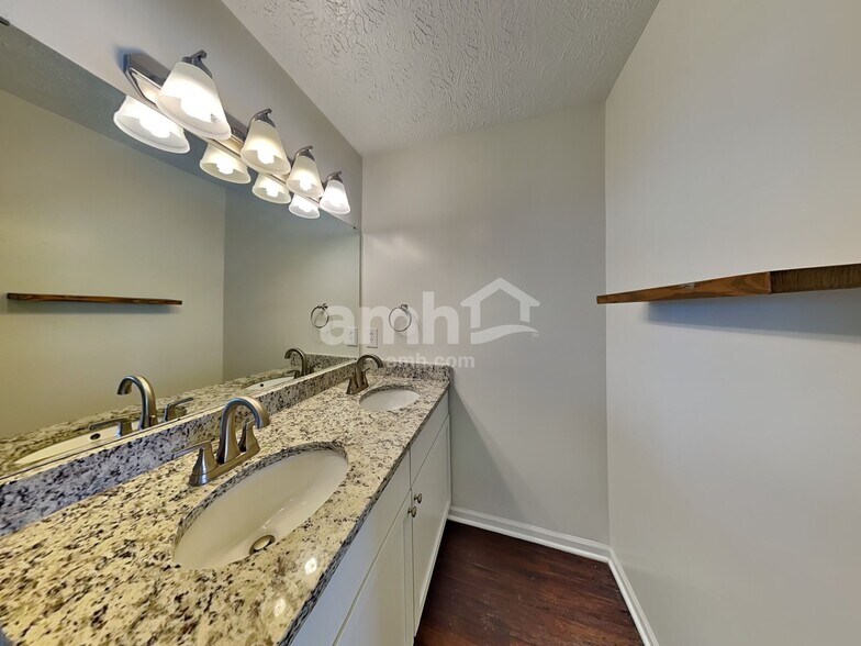 Building Photo - 35 Westview Pl