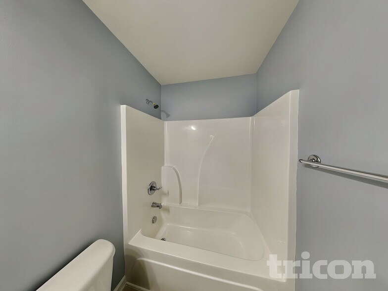 Building Photo - 474 Finch Ln