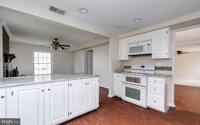 Building Photo - 12856 Fantasia Dr