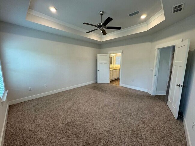Building Photo - Gulf Breeze - Sailfish Pointe - 4 bedroom, 3 bathroom w/ 3 car garage