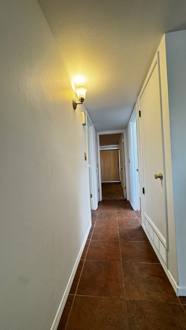 Building Photo - Eastside (Broadway/Harrison) 3 bedroom, 2 bath home, 2 car garage with workshop/storage, a/c and ...