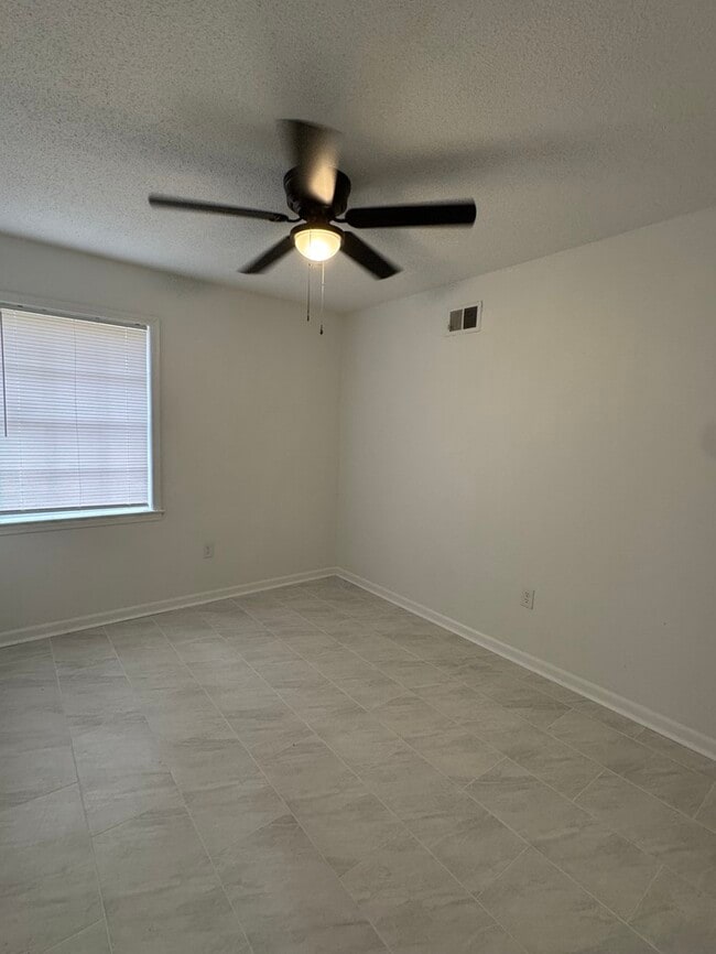 Building Photo - 7929 Steven Franklin Dr