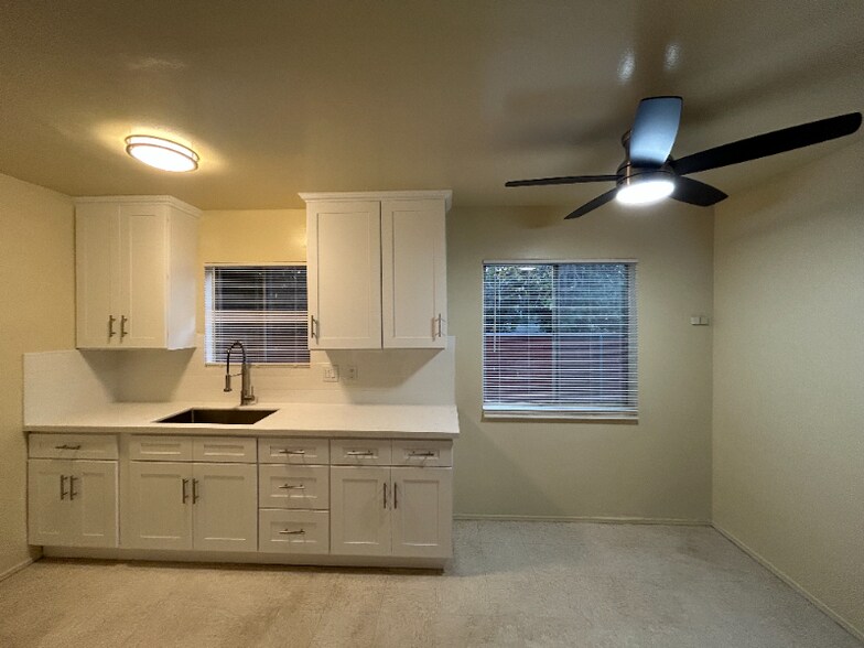 Building Photo - 313 S Wabash Ave