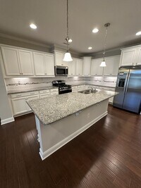 Building Photo - 4222 Vallonia Dr