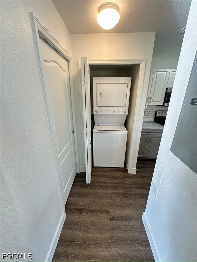 Building Photo - 9419 Ivy Brook Run