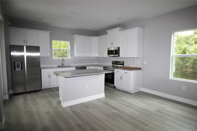 Building Photo - 479 Harbor Blvd