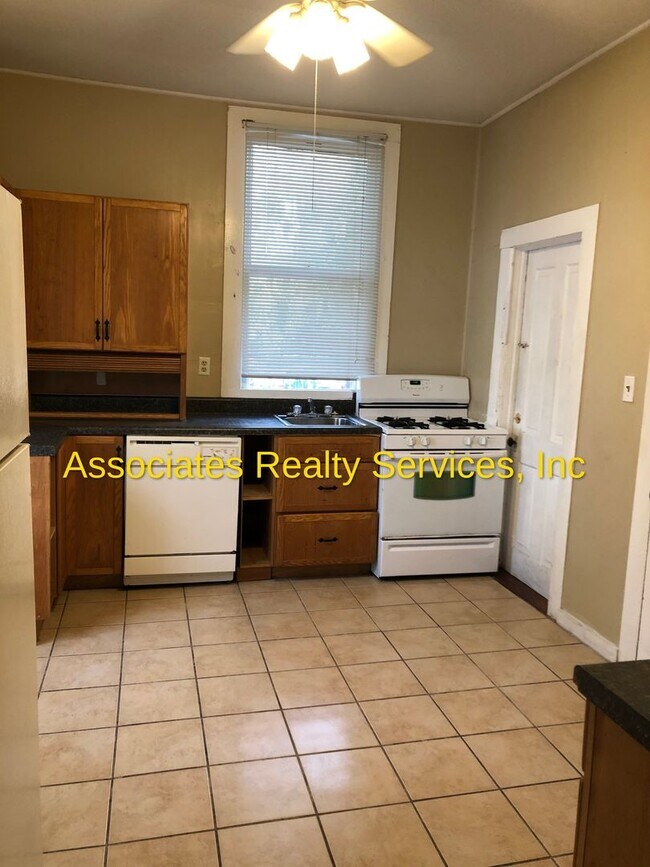 Building Photo - JOKS 5- 115 NE 9th St- MR65