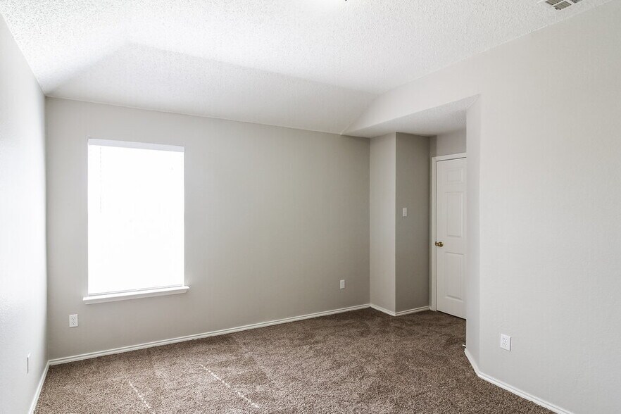 Building Photo - 816 Parker Dr