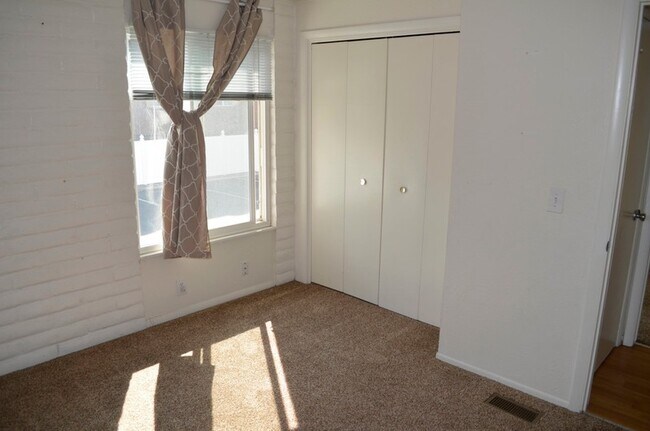 Building Photo - 205 E 4600 S