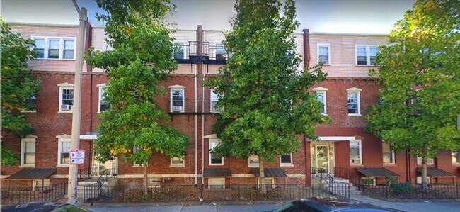 Building Photo - 168 N Beacon St