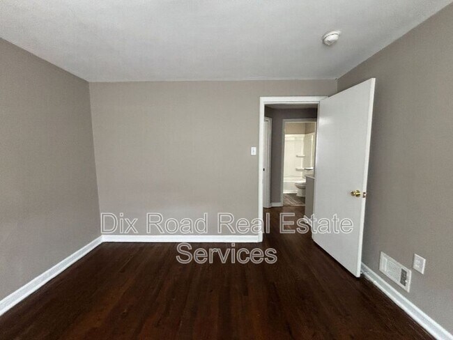Building Photo - 237 Ryburn Ave