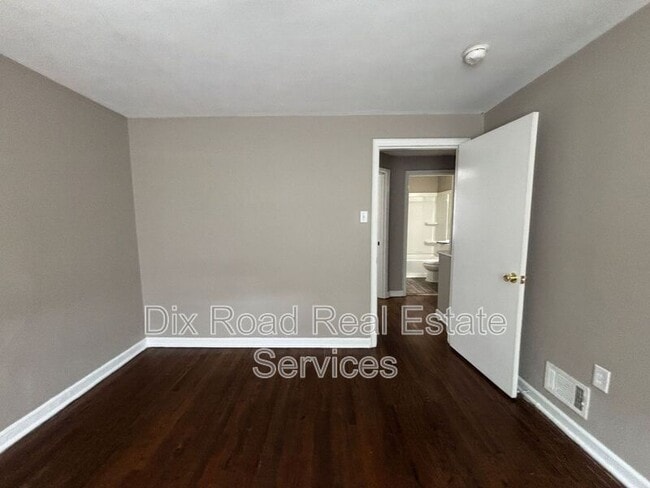 Building Photo - 237A Ryburn Avenue - Ryburn 237A