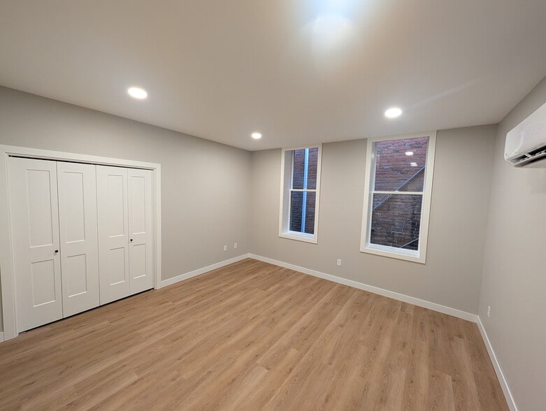 Bedroom 1 - 1 N Minnesota St
