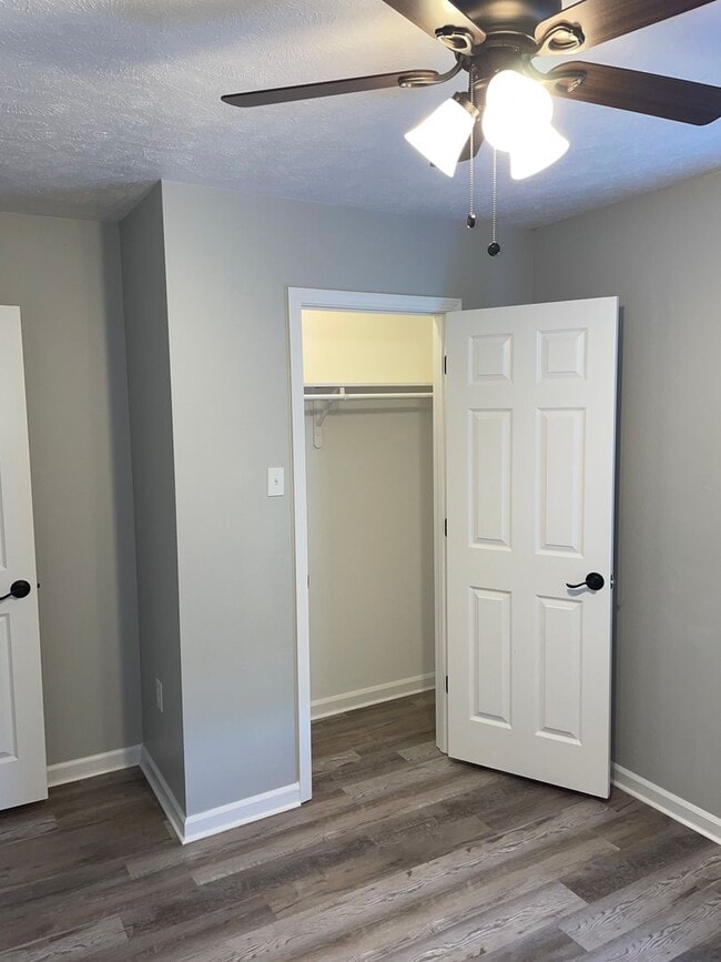Building Photo - Updated 3/2 with privacy fence!
