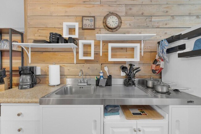Building Photo - MOVE-IN SPEACIAL!! Peaceful Farmhouse Stud...