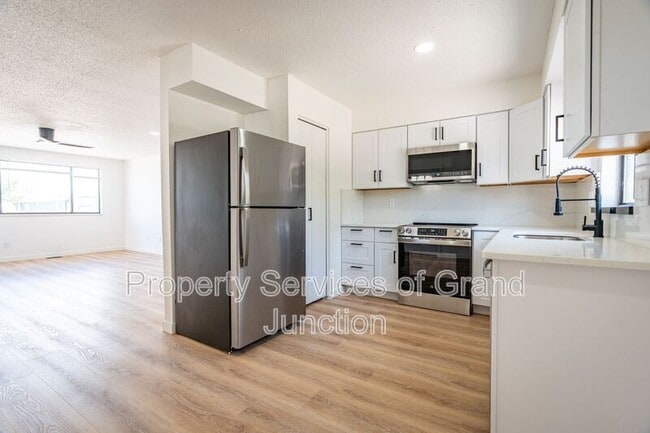 Building Photo - 3238-D 1/4 D 1/4 Rd