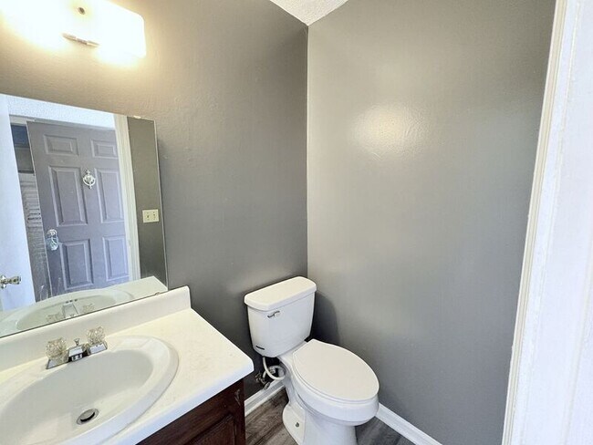 Building Photo - 1108 Tiger Blvd