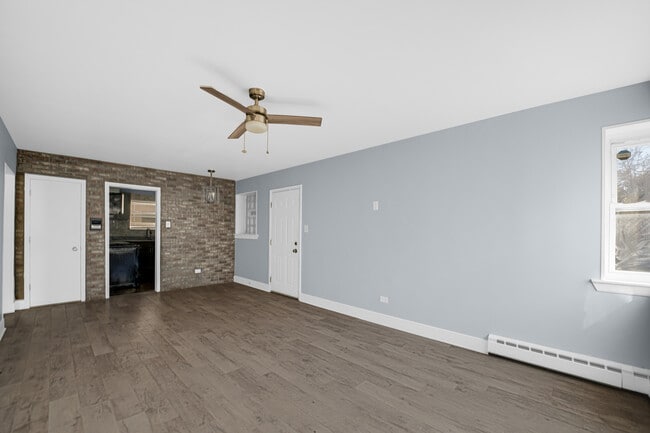 Building Photo - 2046 E 72nd Pl