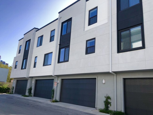 Building - 17821 Gillette Ave