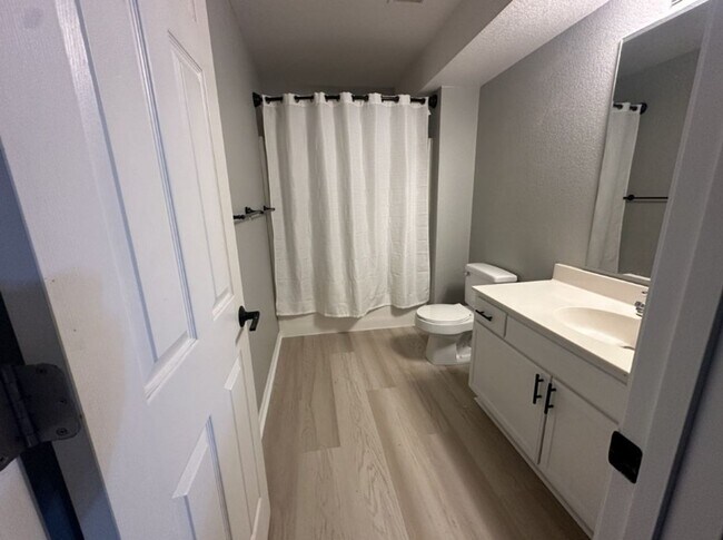 Building Photo - Beautiful Town Home + Deck & Patio + Easy Highway Access to Fort Riley + Washer & Dryer Included!...