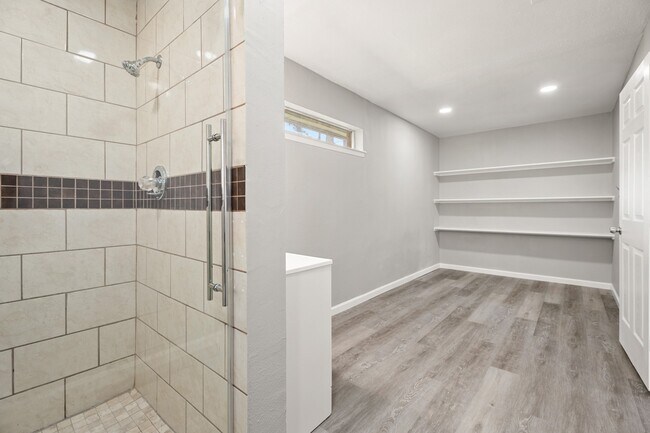 Building Photo - 2707 Mt Vernon Dr