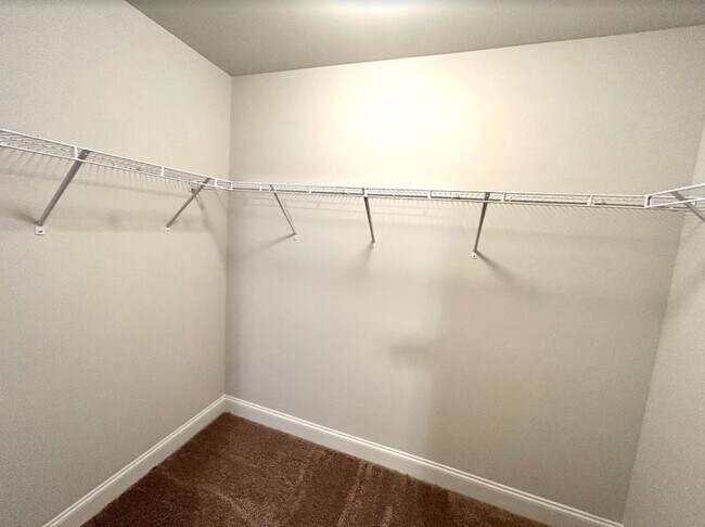 Building Photo - BEAUTIFUL THREE BED, TWO BATH FULL BRICK H...