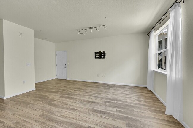Building Photo - $2,199- 2 Bed, 2 Bath Ground Floor Condo with AC, and In Unit Laundry!