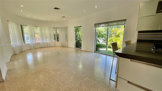 Building Photo - 625 93rd St