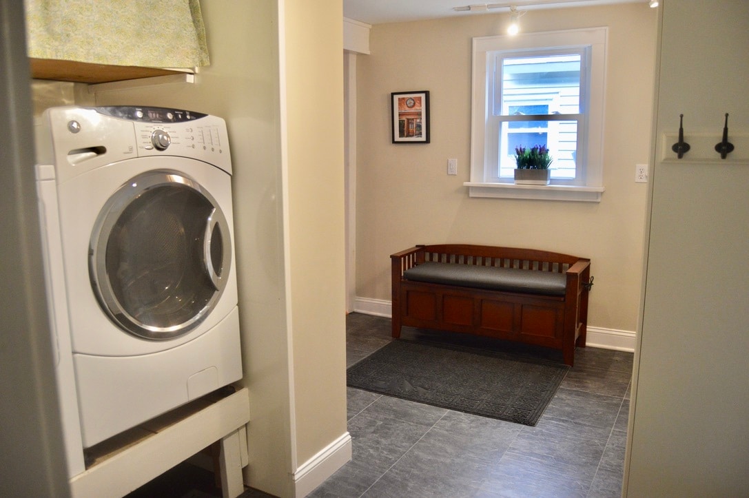 Building Photo - 56 Ash St