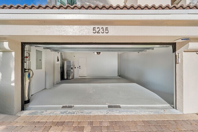 Building Photo - 5235 SW 171st Ave