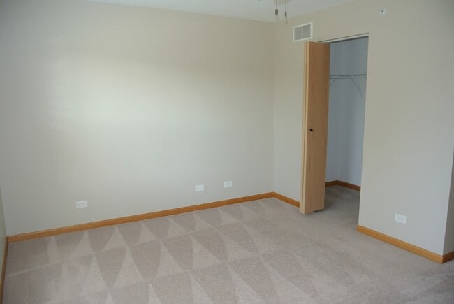 Building Photo - 118 Colonial Pkwy