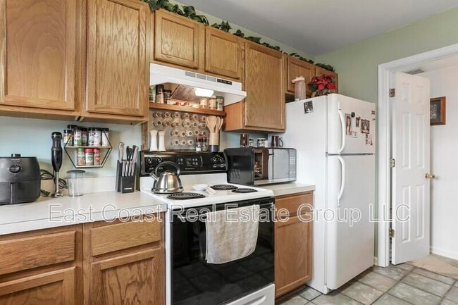 Building Photo - 121 E Rd