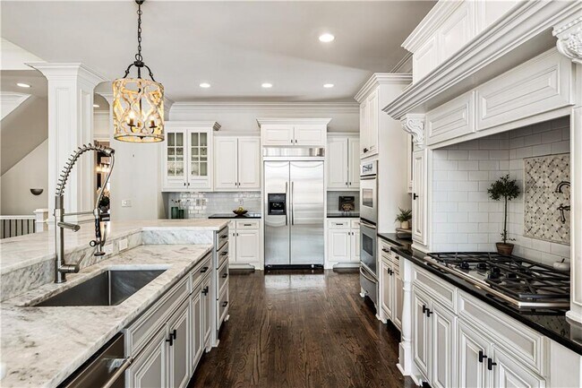 Building Photo - 215 6 Hills Ln