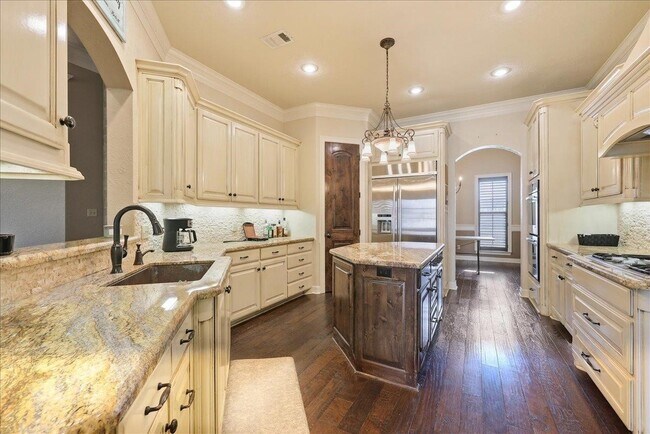 Building Photo - 6470 Claybourn Dr