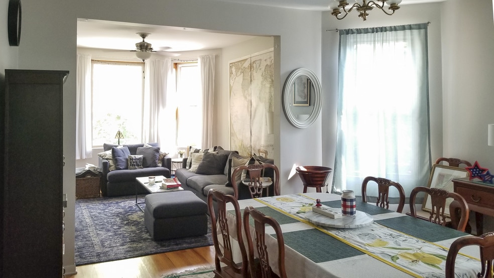 Living/Dining 2 - 2017 W Cullom Ave