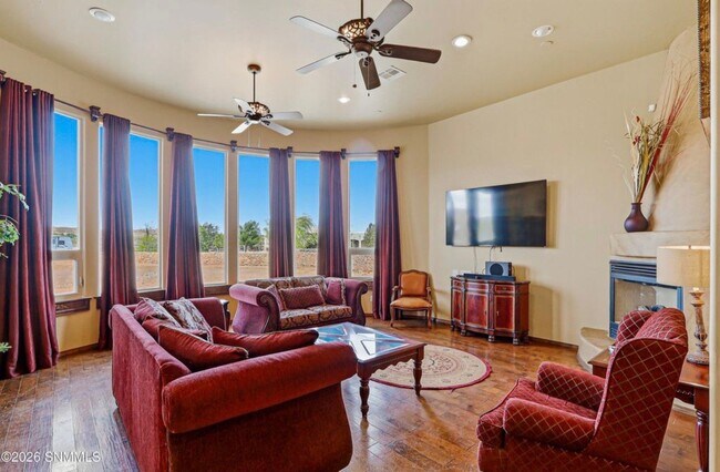 Building Photo - 810 Banna Ct